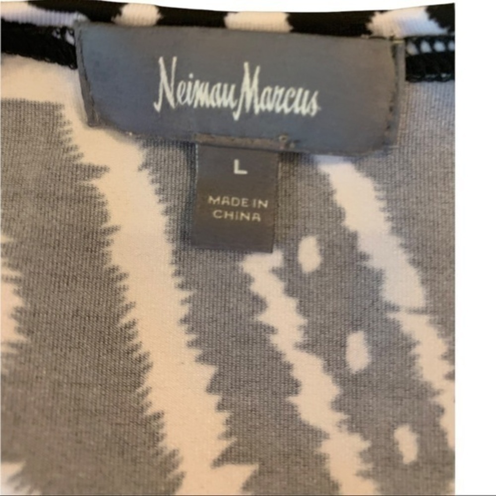 Neiman Marcus sleeveless black/white tunic - Picture 8 of 8